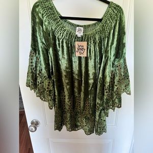 Ivy Jane Velvet top, Green